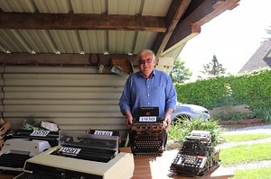 Vidéo. Dans son garage, René collectionne de nombreuses machines mécaniques en Seine-Maritime