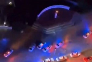 Questo video di un alieno che cammina a Miami è virale ma di vero c’è molto poco