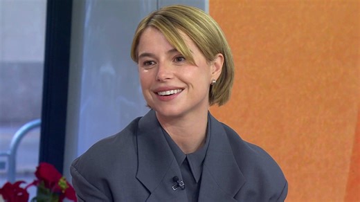 Jessie Buckley Talks ‘Hamnet’ Role, Chemistry With Paul Mescal