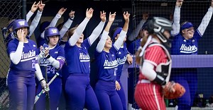 Washington Huskies Softball Sweeps Rutgers