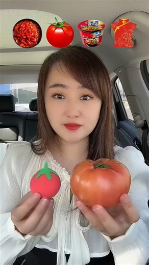 Eat emoticons, eat you bite by bite, the co-pilot eatssnacksfood 🍅🍓🤤#shortvideo#Eatemotions