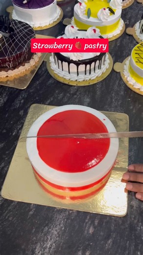 Strawberry 🍓 pastry 🍰 |How to make easy strawberry pastry at home😍#pastry #cake #ytshorts #viral