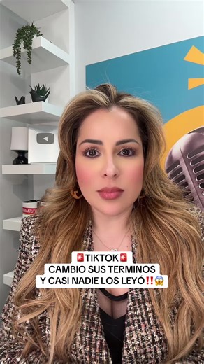 Cuando aceptas los nuevos términos de TikTok, no solo dices “sí” a usar la app. También aceptas cosas como: 📍 Geofencing: ubicación para segmentar contenido y anuncios. 🎯 Retargeting: publicidad dentro y fuera de TikTok basada en tu comportamiento. 📲 Uso de tus datos para mostrarte anuncios en otras plataformas. 👉 ¿La parte clave? Puedes hacer opt-out, pero no es automático. Si no entras a configuración y lo desactivas manualmente, sigues participando. Esto no es para asustar. Es para que de