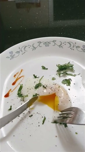 Poached eggs that work every time: no vinegar,no swirling,NO MESS.