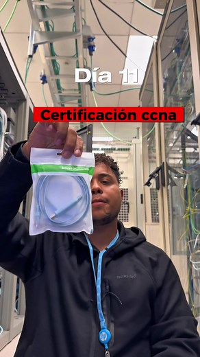 En este vídeo del día 11 explico cómo está cambiando el mundo de las certificaciones de Cisco y el enfoque del CCNA. La idea principal es correcta: Cisco está moviendo sus certificaciones hacia automatización, APIs, programación de redes e inteligencia artificial, cambiando el perfil del ingeniero de redes tradicional. ⚠️ Aclaración importante: En el vídeo menciono algunos puntos que NO están confirmados oficialmente por Cisco, como: una supuesta actualización del CCNA con versión “2.0” una fech