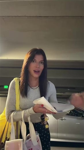 And that’s how you soft launch your MINI your way 💛 🎥: @mariataylore #MINI #CarWrap #GirlsWhoDrive #CarReels #MINICooper