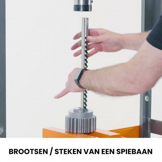 Brootsen / steken van een spiebaan