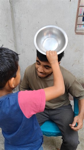 পাগলে মারলে বিচার নাই।😝🤣