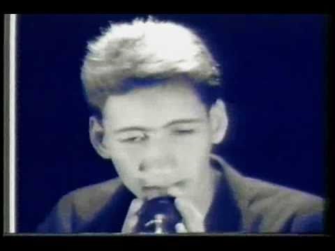 AU-D - Tres Notas ( video Original)