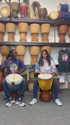 Djembe Sound Demo with Mohamed Bangoura and Sahar k. DSD-09194: https://drumskulldrums.com/djembes/premier-line-djembe/senegal/djembe-dsd-09194.html DSD-09198: https://drumskulldrums.com/djembes/premier-line-djembe/senegal/djembe-dsd-09198.html Check the link in Bio to get more information of these two Djembe's! Mohamed Bangoura Is teaching a Dunun Dance class at Harvey West Friday at 4:30, and a Dance class every Tuesday at 5:30. Please contact him to let them know you're attending class: 831-2