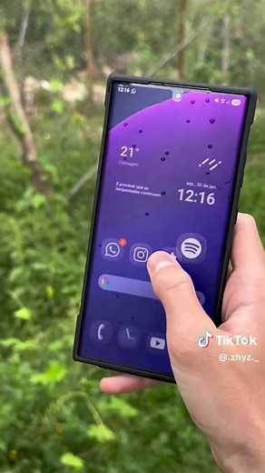 S23 Ultra Review: Unmatched Features by the Pool