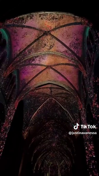 Aura at Grace Cathedral is officially one of the best holiday things to do in San Francisco. This immersive light show transforms the cathedral with color, sound, and magic — a must-see winter experience. 🎄 #auragracecathedral #auralightshow #thingstodoinsf #sfholidayevents #sanfranciscowinter