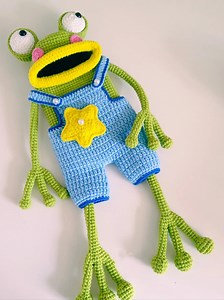 318K views · 5K reactions | Crochet the cutest froggy phone bag 朗 #crochet #frog #froggy #spring #animals #crochetbag #sfrogcrochet #crochetfrog #crochetutorial #diy #handmade #foryou #handcrafted #fyp #crochet #crochetideas #crochetlove #makebag #bag #totebag #crochetphonebag #phonebag #pouch #crochetpouch #bag | Crochet Nature | Facebook