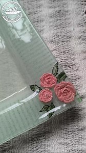 🌹Estás formitas son ideales para sumar un detalle especial en tus trabajos. Si te interesa trabajar con formas de vidrio pides ver la clase completa en nuestra tienda online www.quill.com.ar en el menú "cómo se usan".🌹 . . #vitrofusión #acuarelaparavidrio #vitrofusionenargentina #arteenvidrio #arteutilitario #vitrofusion #pinturaenvidrio #pinturaenvidrio | Quill