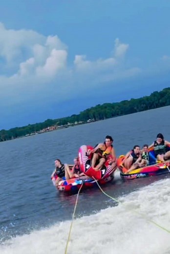 Hilarious Water Tubing Fails Compilation