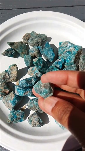 FROM TANZANIA, 🤔🤗🤩😍 BLUE 🔵 APATITE, NATURAL GEMSTONES RAW.#blue#apatite