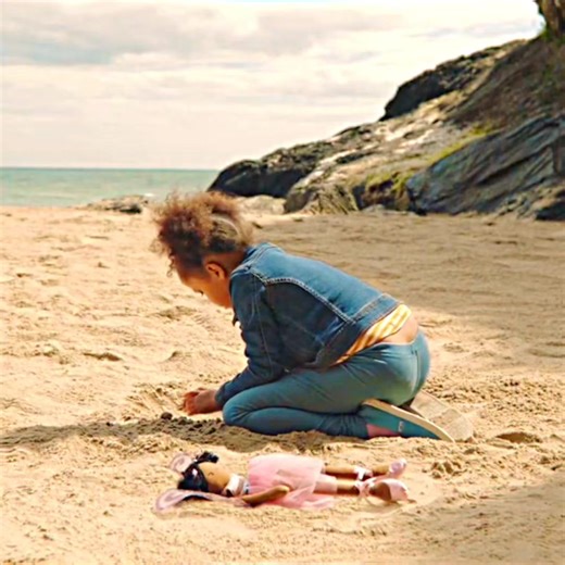 🎬 Four Kids and It (2020) 🏖️✨ ⭐ Rating: 5.1/10 📅 Release Date: April 3, 2020 🎭 Genre: Family · Fantasy · Adventure 🎥 Director: Andy De Emmony 📖 Movie Explanation Four Kids and It is a modern fantasy adventure inspired by E. Nesbit’s classic novel Five Children and It. The story follows four siblings who move to the coast for a summer holiday and accidentally discover a magical creature called Psammead—a sand-dwelling being that grants one wish per day. At first, the wishes seem fun and exc