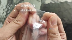 透明PE与透明PVC不干胶材料，一起来看看它们的——透明度的对比，韧性的对比，典型用途。