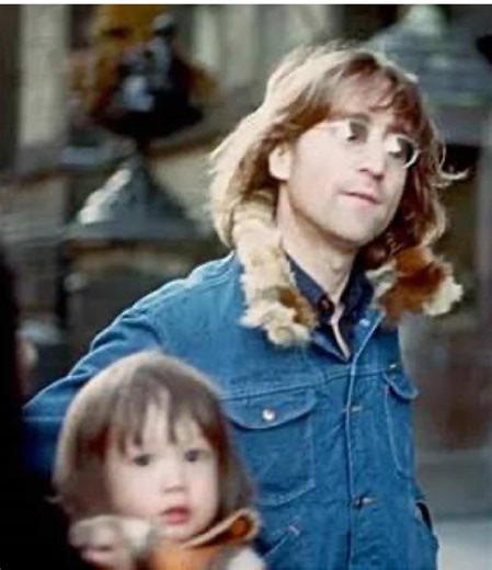 That’s both sad and wholesomeness at the same time☹️ #seanlennon #johnlennon #beautifulboy #family #sad