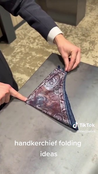 #handkerchief #handkerchiefformen #handkerchieffolding #menstyletips #menvibes #menzwork #mensgroomingtips #mensgrooming #menshacks #suits
