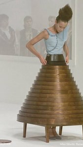 1.1K views · 374 reactions | 25 años atrás Hussein Chalayan mezcló la...