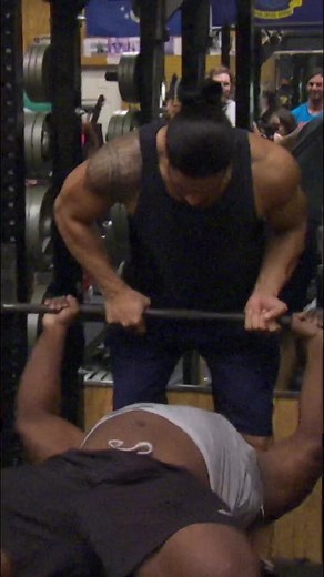 Big E's Impressive 575 lb Bench Press on WWE