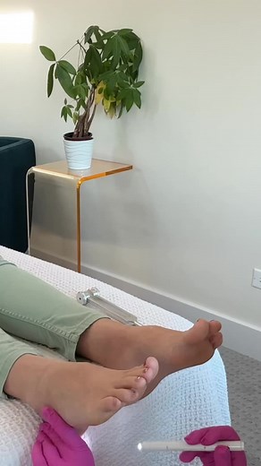 ASMR babinski reflex feet exam #asmrheadtotoe #asmrfeet #asmrfeetsounds #babinskireflex #asmrvideo #asmrroleplay #asmrdoctor #asmrdoctorexam #asmrcheckup #asmrmedical #asmrmedicalexam