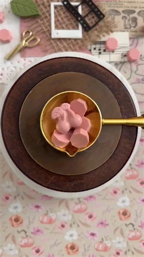 Guys, I can’t stop framing tiny winter scenes!! Another one is coming tonight 🙈 Speaking of “tiny winter scenes,” I often get asked where I find my tiny art. Postage stamps are the perfect size!! You can find vintage sets of them on Etsy. While you’re there, check out their digital art!! That’s where I’ve purchased most of my winter scenes. You can also find tons of freebies on Pinterest. I size them down in photoshop and print them on matte paper 🖨️ Another option is stickers!! We carry lots 