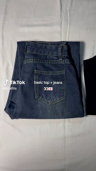 Trendy Crop Top and High-Waist Jeans Outfit Ideas