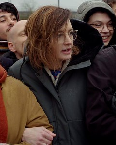 2.3K views · 21 reactions | Net als veel anderen maakt Yora Rienstra zich zorgen over de klimaatcrisis, de vluchtenlingenopvangcrisis en de personeelscrisis. Met open vizier reist Yora door Nederland en spreekt ze slachtoffers, activisten én mensen die voordeel halen uit een crisis. ‘Half Holland in crisis' vanaf 29 mei, om 21.15 uur op NPO 3. | VPRO | Facebook