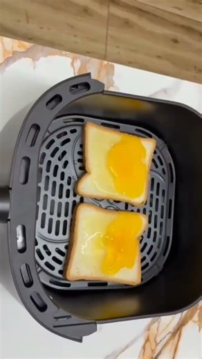 Egg on toast quick recipe using Airfryer #Shorts #Egg #airfryer #breadrecipes #bitesized