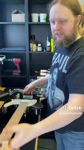 Graham explaining how the Fender B Bender works…#guitar #shopsmallbusiness #tapestrymusicdotcom