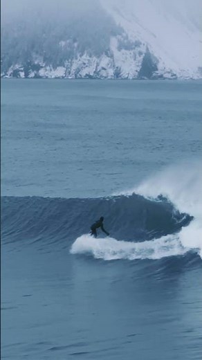 The determination 😅 #alaska #surf #snow #surfing