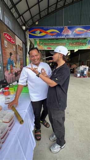 Kadang-kadang ada 2 faktor je laki kalau rajin. Cinggey & duit. Tapi kalau @En.Lokos pulak sebab apa? jom kita tanya dia.