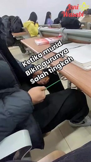 Kejutan Unik untuk Guru: Sulap Bunga Terbakar dan Mengejutkan Guru di Hari Guru