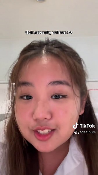 น้องปีหนึ่งรายงานตัวในชุดนักศึกษาไทย