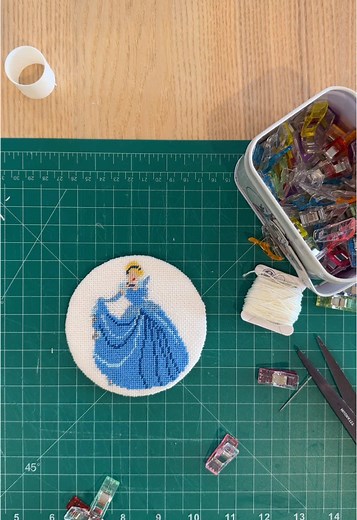 Self-Finishing Needlepoint Ornaments without Glue