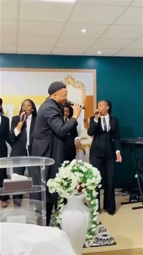 Father Teddy DISO with the worshippers of Silo: A wonderful moment of worship