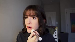 Gabi Bee Light Makeup Tutorial for Natural Beauty