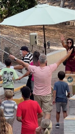 Husband didn’t expect that 😹 Tom the mime Seaworld #seaworldmime #tomthemime #comedy