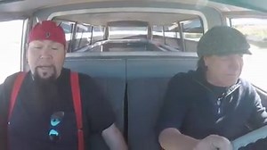 Brian maneja un Cadillac '59, réplica del ECTO-1, el vehículo simbólico de la película Los cazafantasmas, lanzado en 1984. | Discovery Turbo