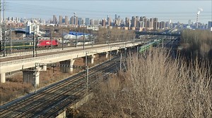 C525次 昆山西路桥通过