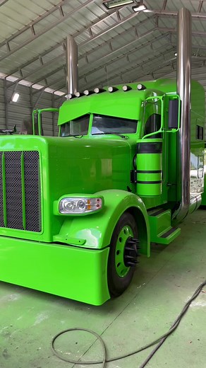 Custom Peterbilt 379 Paint Job Showcase