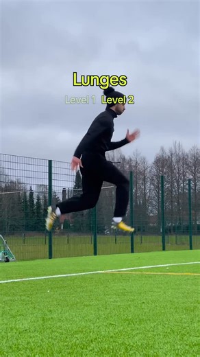 B42 - Football-Training-App ⚽️📲 on Instagram: "Drills you can do at home, to become faster on the field ⚡️ Comment „Tutorial“ and we will send you an invitation link to our tutorial and the Skilla FC team 📲 More drills and morovation on the B42 app ⚡️ #football #soccer #speed #training #b42"