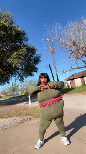 My 2nd workout of the day doing my @Infinity Hoop 🔥 I have gotten so much better with the hoop and it’s such an amazing fun workout 🏋🏾‍♀️ Use code “Layla10” to purchase yours 🔥🔥🔥 #fyp #explorepage #fblifestyle #infinityhoop