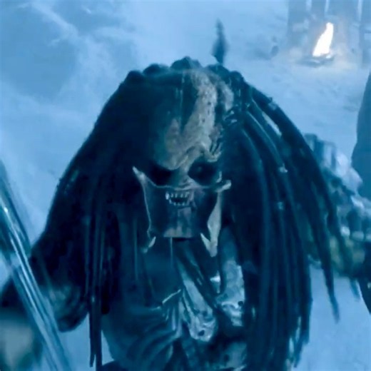 Scar, the Predator, teams up with humans to defeat the Alien Queen. #shorts #edit #video #predator