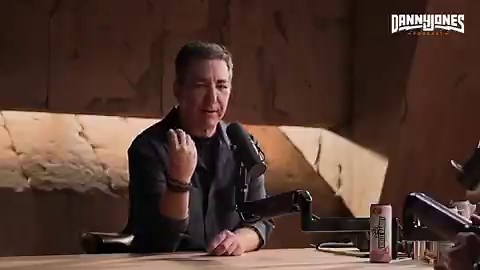 🚨"The Trump family, and the [people] around them, are PROFITEERING in a way that makes Hunter Biden look like a small-time shoplifter!" @ggreenwald says."I spent a lot of time on the Hunter Biden case. I had a media outlet I founded—that I quit when they wouldn't let me do the reporting I wanted to do on it." What's happening now is "on a completely different scale."