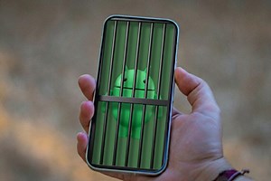 Instalar una app fuera de Play Store puede desencadenar el 'efecto mariposa'. El nuevo sideloading de Android deja muchas dudas