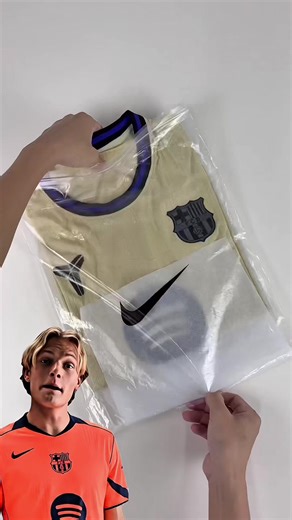 🔥 ¡Lleva más por menos en Sport Tech Always! 🔥 👕 Por cada 3 camisetas, ¡solo pagas 2 y te llevas 1 GRATIS! ✅ Personalización incluida ✅ Parches sin costo ✅ Envío GRATIS a todo el mundo Arma tu pack ideal hoy mismo y vive la pasión del fútbol con estilo. 👉 Descúbrelo en sporttechalways.com