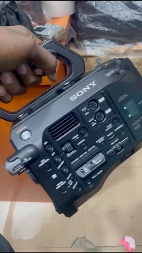 - Used Sony PXW-FS7 XDCAM Super 35 Camera System. Super 35 Sized CMOS Sensor Sony E-Mount DCI 4K (4096 x 2160) Up to 60p UHD Up to 60 FPS, HD Up to 180 FPS 4096 x 2160 Via External Recorder XAVC-I, XAVC-L, MPEG-2 XAVC-I Up to 600 Mb/s Dual XQD Memory Card Slots Dual HD/3G-SDI & HDMI Output Ergonomic Handgrip with Camera Controls. Contact us for more details on Johnbosco Digital Media Store or WhatsApp on 2348140377858 #Johnbosco #johnboscodigital #Sony #PXW #fs7 #videography #camera #4KUltraHD #